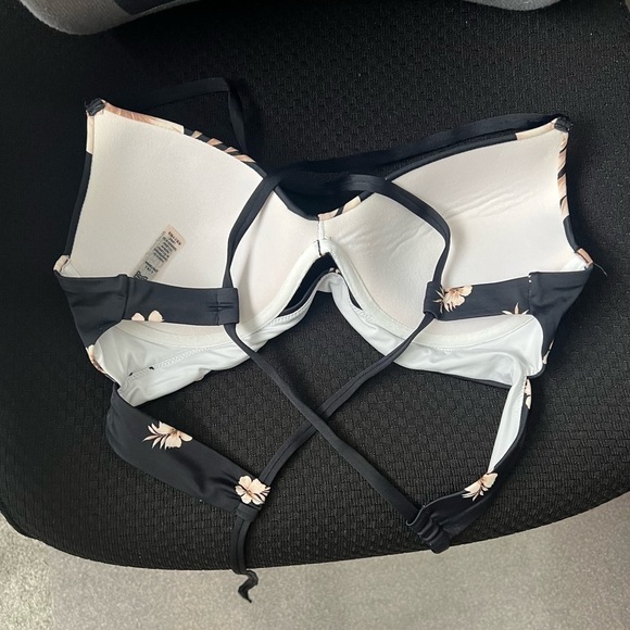 Hawaiian Print Beige and Black Underwire Bikini Swim Top - Picture 2 of 3